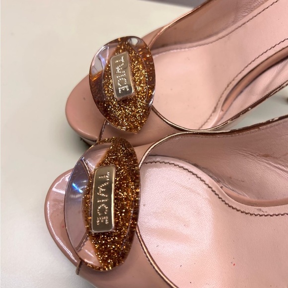 TWICE MADE IN ITAKY Tan Stiletto Slingback Heels WITH COOL SPARKLE DESIGN PIECE - Picture 3 of 9